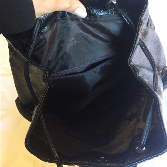 Petite Vegan Leather Black backpack 🎒 zippers - Picture 5 of 7